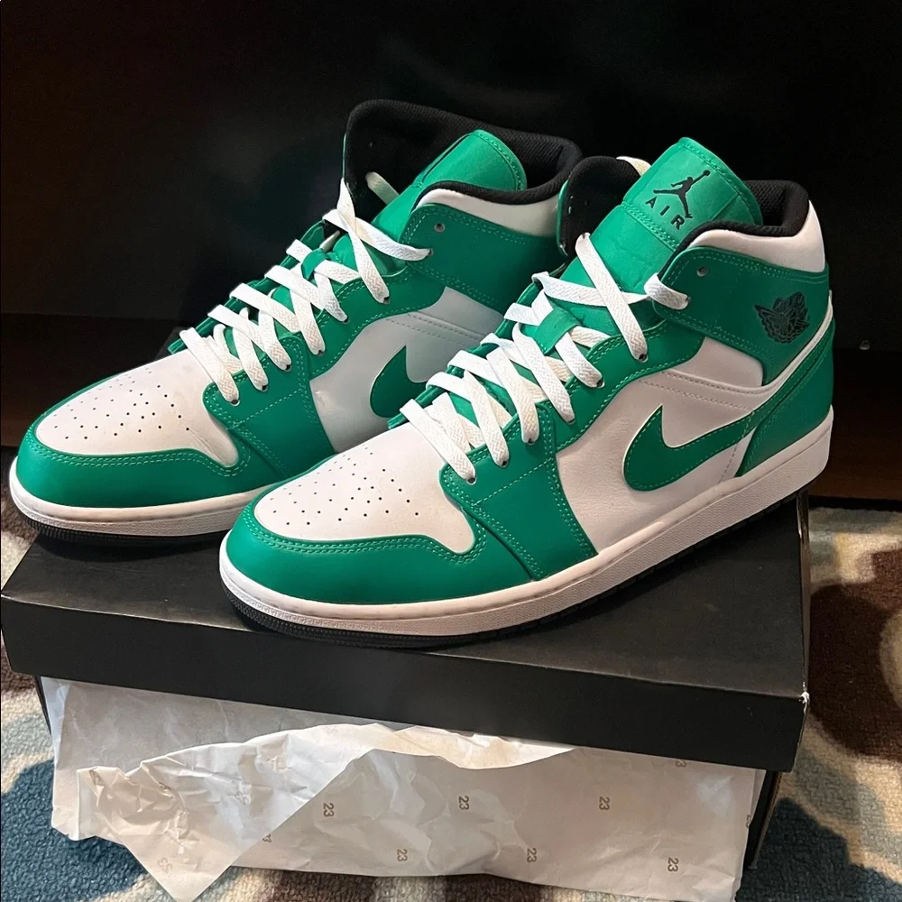 Air Jordan 1 Mid (Green Black & White) - Picture 5 of 7